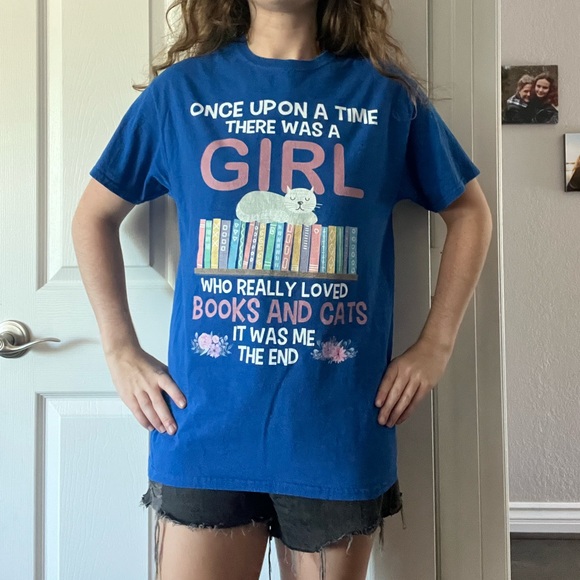 Funny Cat and Books Graphic T-Shirt - Picture 7 of 7